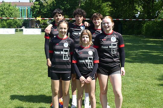 Sammelten beim Saisonstart wichtige Punkte gegen starke Konkurrenz. Die Faustball-Youngsters des VfB Friedrichshafen v.l.n.r.: Amir Nawaz, Freya Holzhause, Daniel Müller, Fritzi Schulze, Lukas Müller und Nayla Both