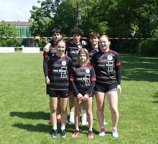Sammelten beim Saisonstart wichtige Punkte gegen starke Konkurrenz. Die Faustball-Youngsters des VfB Friedrichshafen v.l.n.r.: Amir Nawaz, Freya Holzhause, Daniel Müller, Fritzi Schulze, Lukas Müller und Nayla Both