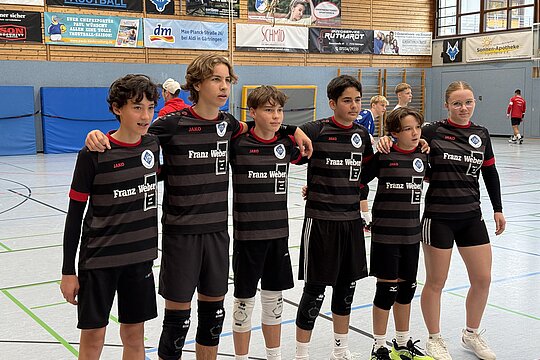Nach einer erfolgreichen Sommersaison muss der VfB- Nachwuchs in Gärtringen erstmal Lehrgeld zahlen. Das Team v.l.n.r.: Daniel Müller, Jakob Betzold, Lukas Müller, Amir Nawaz, Malik Kocatas und Nayla Both