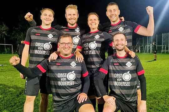 Zum Saisonabschluss landete der VfB Friedrichshafen noch einmal auf dem Treppchen.  Das Bronzeteam v.l.n.r.: Maximilian Schäffner, Michael Pieper, David Ressel, Lena Pieper, Tobias Paul und Fabian Schmidt-Redlin
