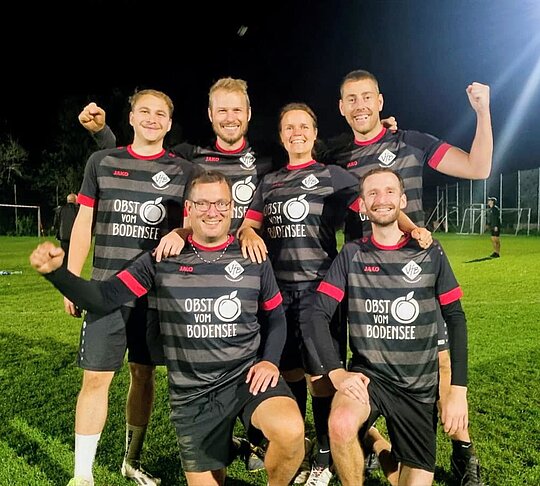Zum Saisonabschluss landete der VfB Friedrichshafen noch einmal auf dem Treppchen.  Das Bronzeteam v.l.n.r.: Maximilian Schäffner, Michael Pieper, David Ressel, Lena Pieper, Tobias Paul und Fabian Schmidt-Redlin