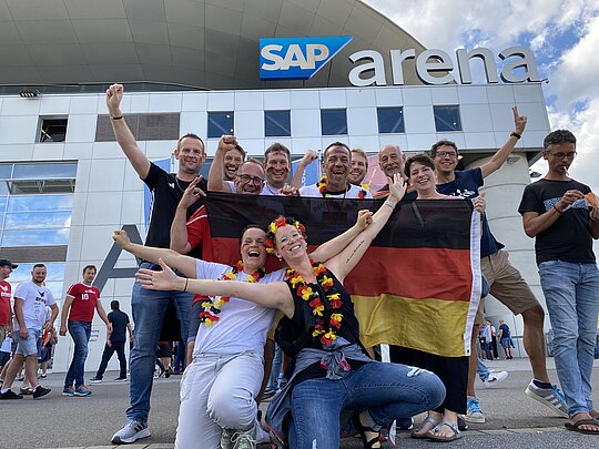 Großer Jubel über den deutschen Finalsieg. Die Delegation des VfB Friedrichshafen erlebte ein unvergessliches Finalwochenende in der SAP-Arena